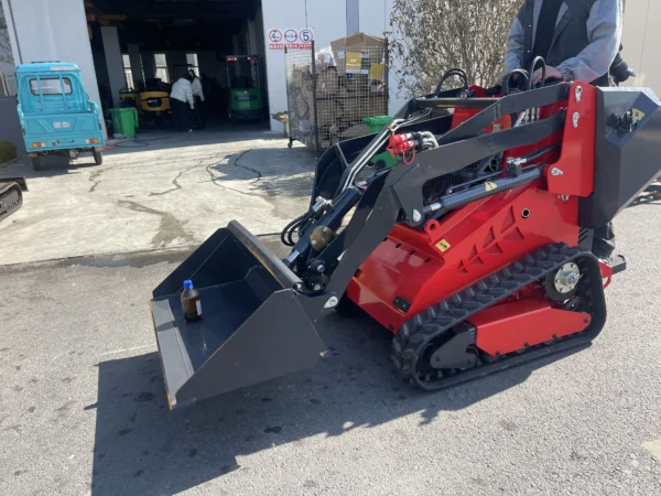 SL-T470 Compact Skid Steer Loader For tight spaces and challenging jobs